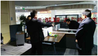 鄒總店內(nèi)進(jìn)行布局指導(dǎo) 鄒總店內(nèi)進(jìn)行布局指導(dǎo)