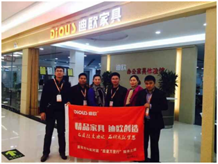 武漢金鑫迪歐謝經(jīng)理與迪歐代表合影 武漢金鑫迪歐謝經(jīng)理與迪歐代表合影