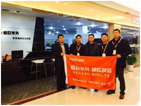 武漢紅旗迪歐戴經(jīng)理與迪歐代表合影 武漢紅旗迪歐戴經(jīng)理與迪歐代表合影